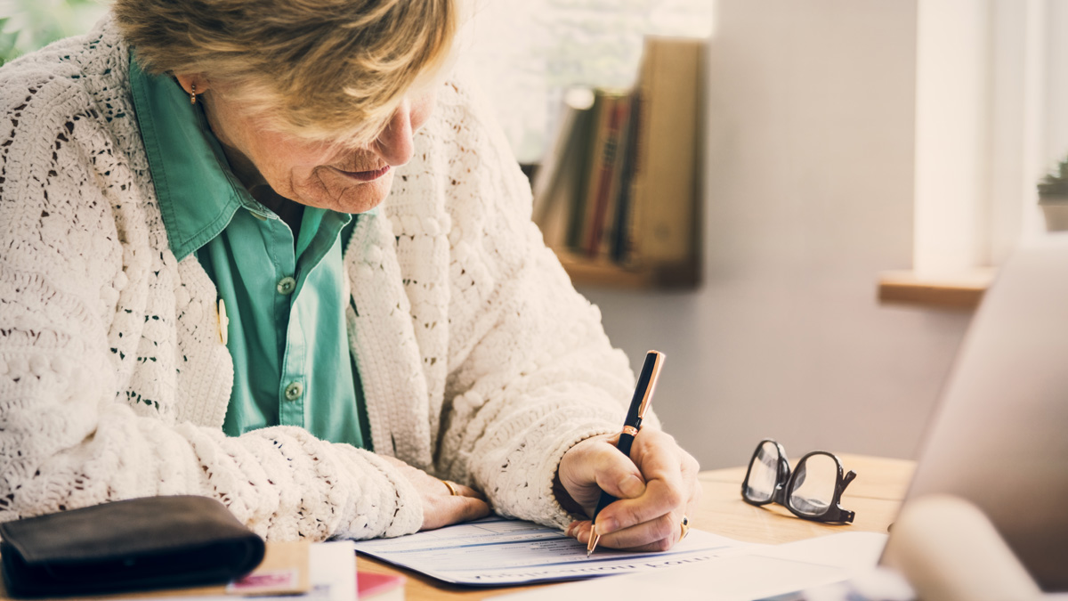 modulo di domanda che riempie documenti per adulti senior