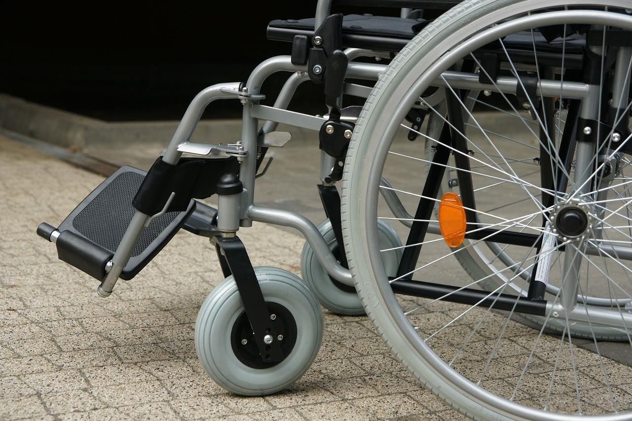Wheelchair-vs-Mobility-Scooter---Which-One-to-Choose