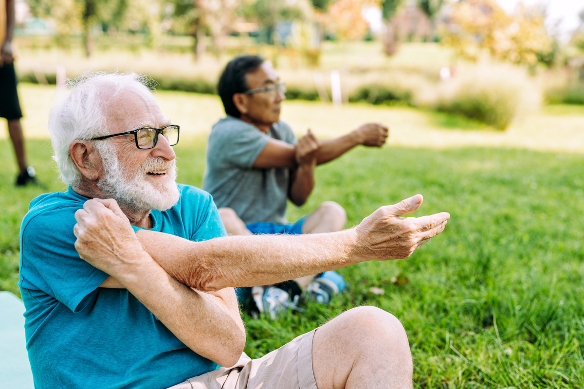 groupe d&#39;amis seniors au centre pour personnes âgées de miami