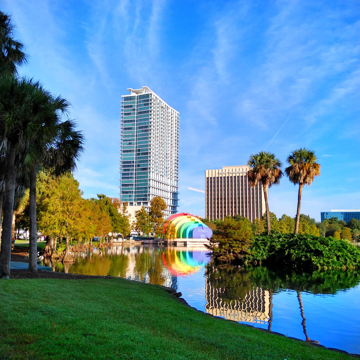 vista panoramica del lago eola a orlando